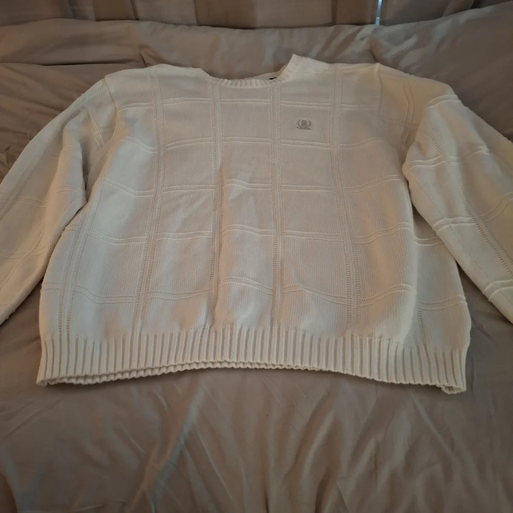 Izod Men's White Sweater with Embroidered Logo